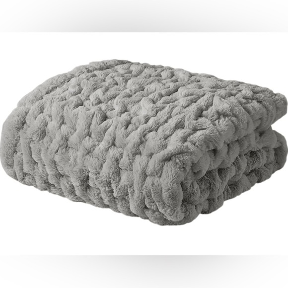 Madison Park 50"x60" Ruched Faux Fur Luxury Faux Mink Throw Blanket, Gray - Picture 1 of 8